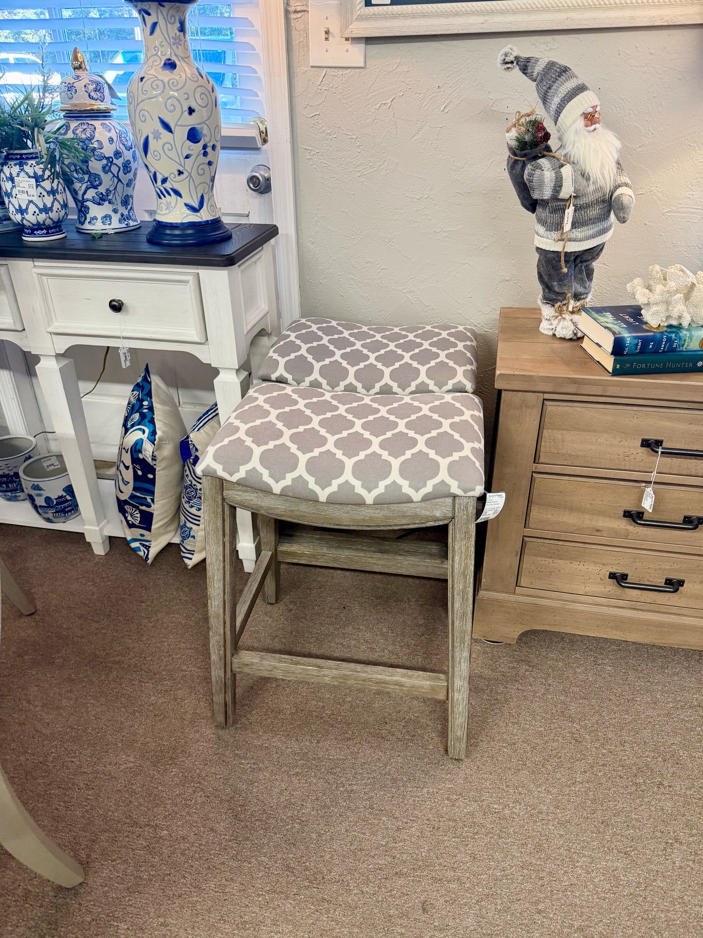 Set of 4 Hillsdale Furniture Grey Bar Stools