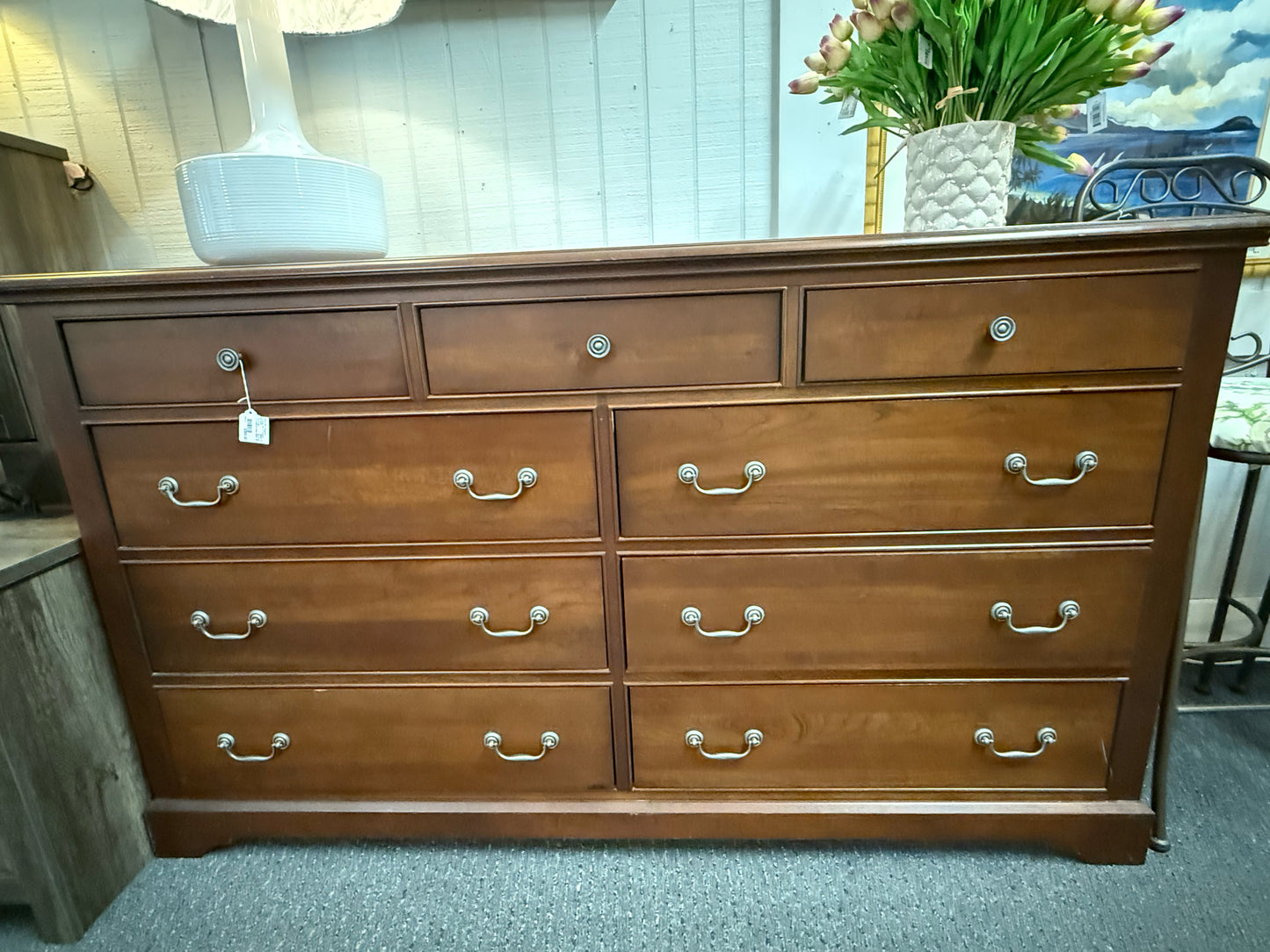 Villageois Dresser