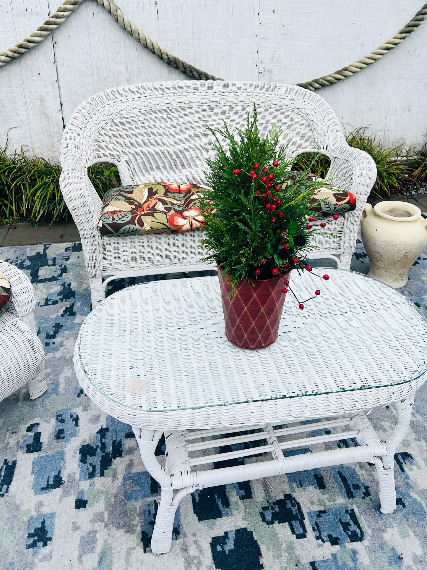 White Wicker Outdoor Settee