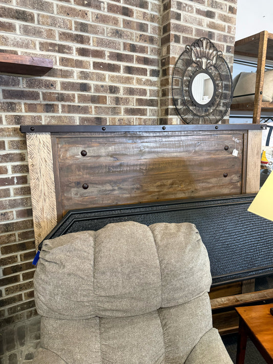 IFD Distressed Reclaimed Pine Industrial Queen Bed